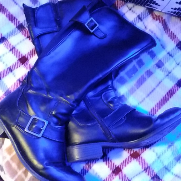 Boots - Picture 3 of 3